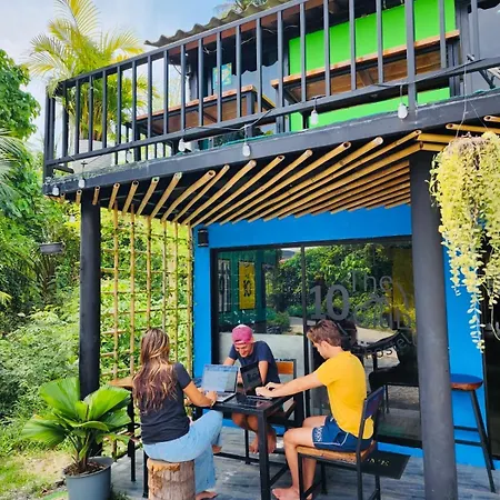 The 10 Club Hostel